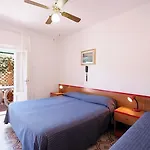 Anselmi מלון 2*