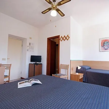 Anselmi مارتْشانا مارينا